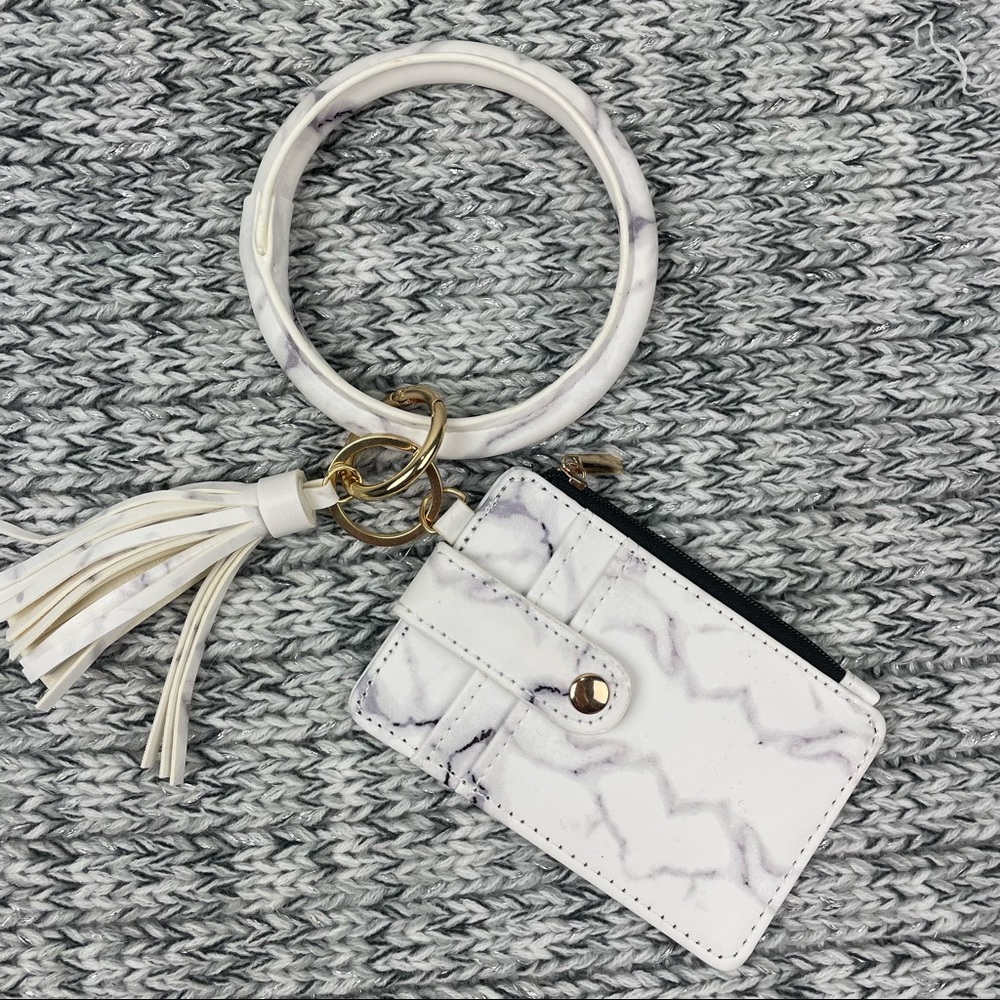 NWOT White Marble Print Festival Bangle Keychain hands free Wallet